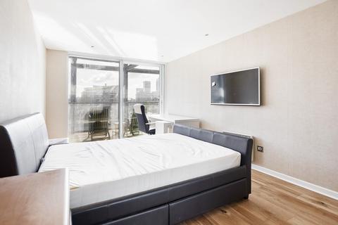 3 bedroom flat to rent, Berglen Court, Branch Road