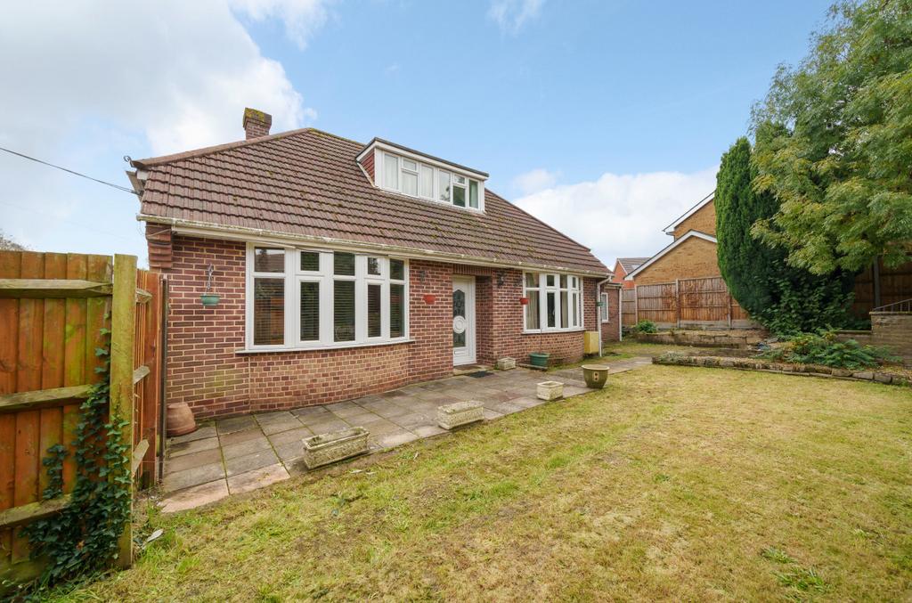 Botley Road, Sholing, Southampton, Hampshire, SO19 5 bed bungalow for