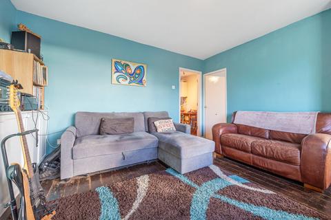 62 Foxburrows Avenue, Guildford, GU2 8HY