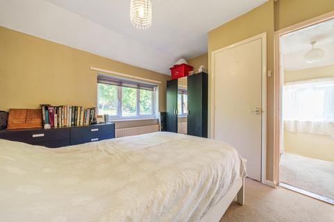 62 Foxburrows Avenue, Guildford, GU2 8HY