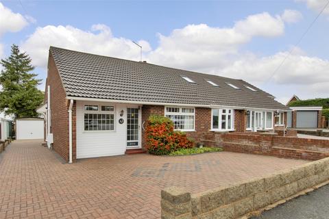 2 bedroom bungalow for sale - Fairview Road, Istead Rise, Kent, DA13