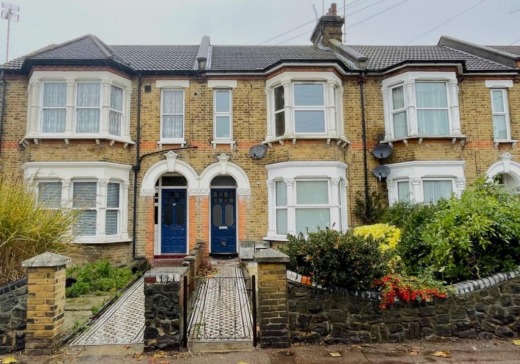 119A High Street, Shoeburyness... 1 bed apartment £57,500