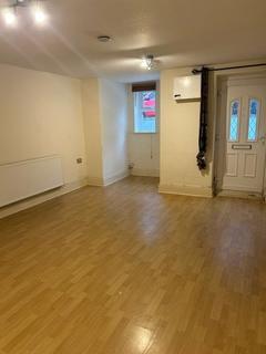 1 bedroom flat to rent, Portsmouth Road, Esher, KT10 9JF