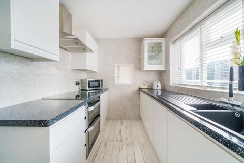 2 bedroom flat for sale, Upper Halliford Road, Shepperton, TW17