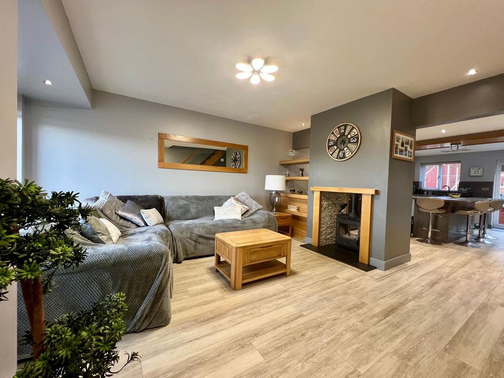 Lawefield Crescent, Swinton, M27 4 bed semidetached house for sale £