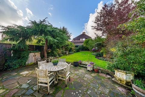 48 Greenways, Beckenham, BR3 3NQ