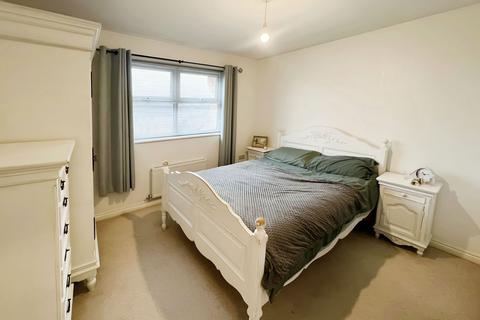 2 bedroom flat for sale, Lingwood Court, Thornaby, Stockton, Stockton-on-Tees, TS17 0BF