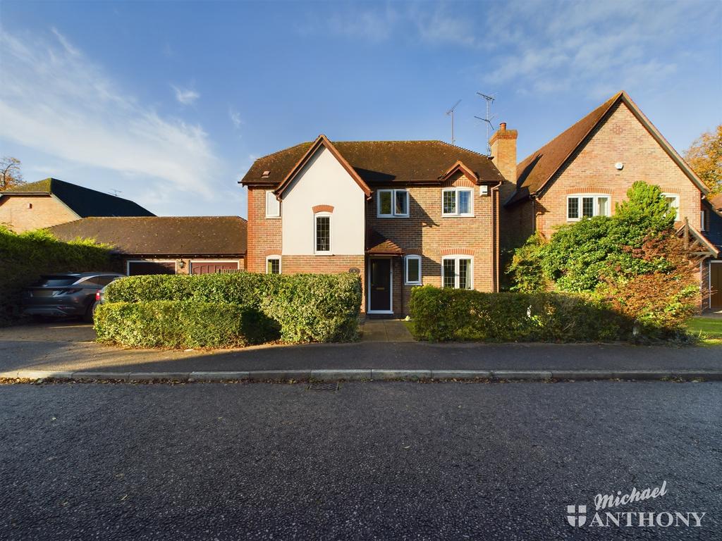 Stoke Hammond, Milton Keynes MK17 4 bed detached house for sale £575,000