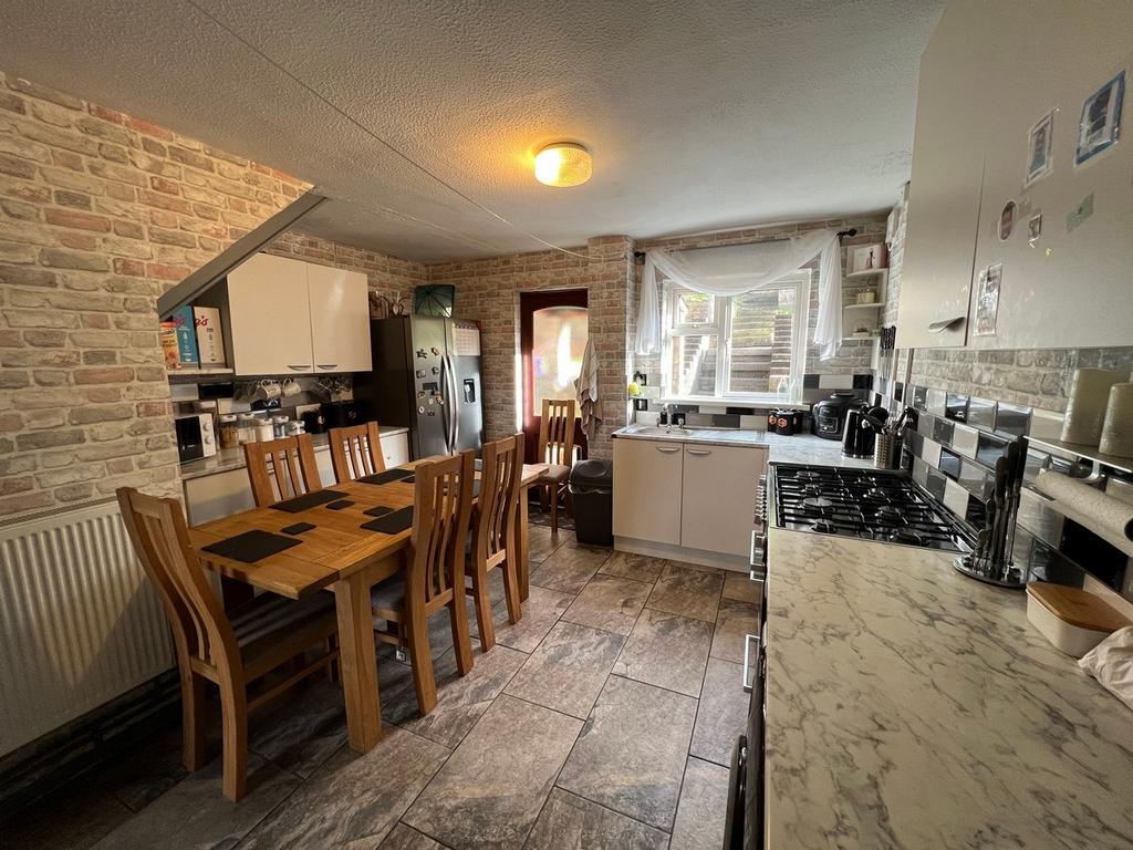 Buckley Road Trealaw Tonypandy 3 bed end of terrace house for sale