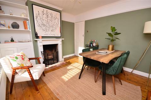 2 bedroom terraced house to rent, Upper Hale Road, Farnham, Surrey, GU9