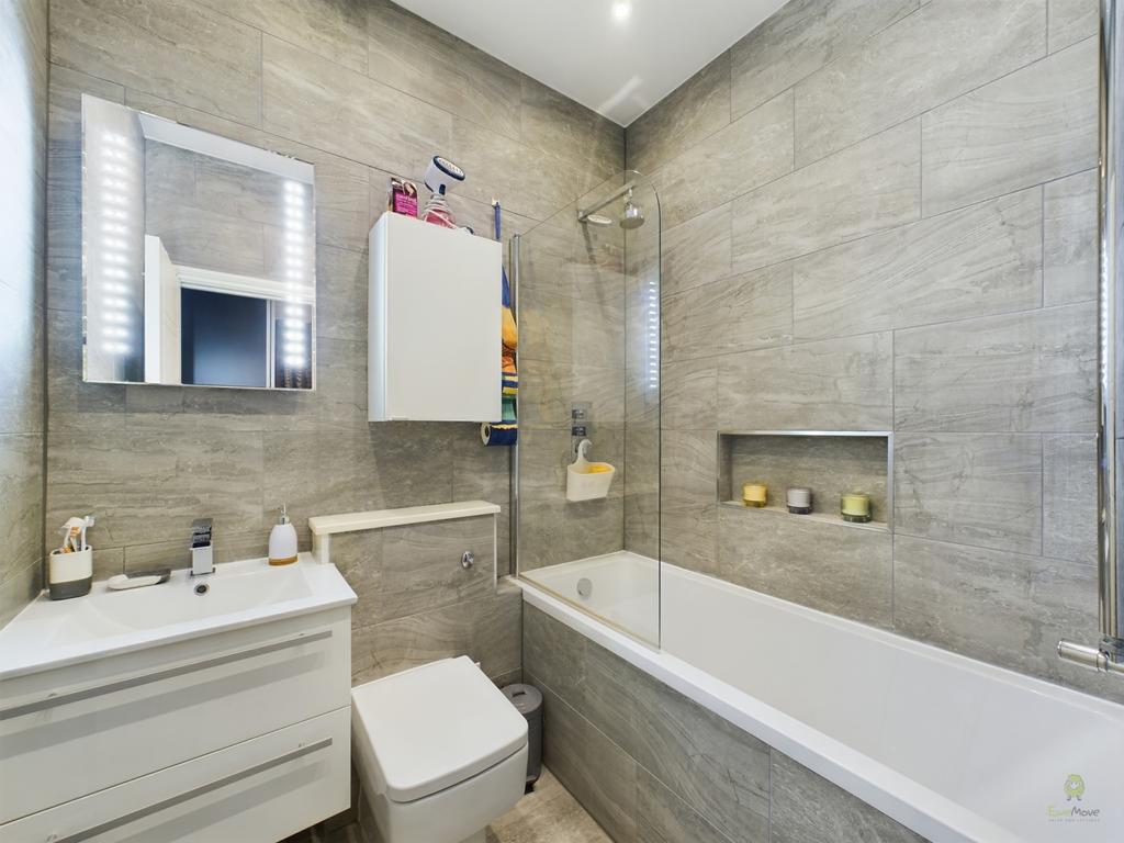 Ensuite To Master Bedroom