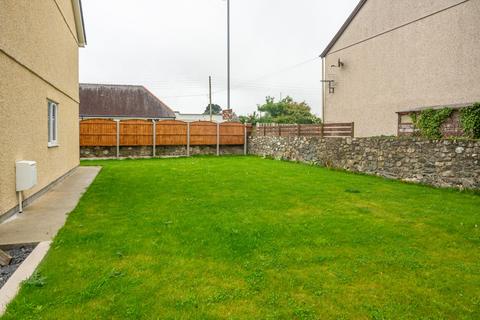 undefined, Cae'r Eglwys, Llanrug, Caernarfon, Gwynedd, LL55