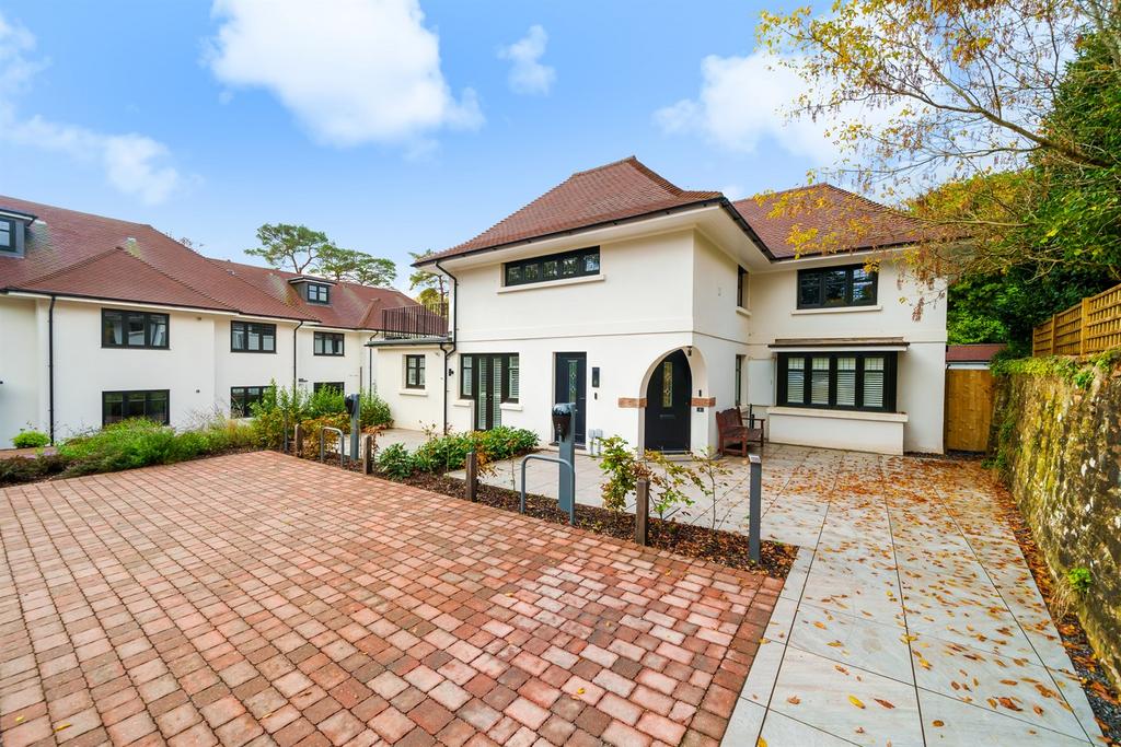 Common Hill, West Chiltington, RH20 2 bed flat £545,000