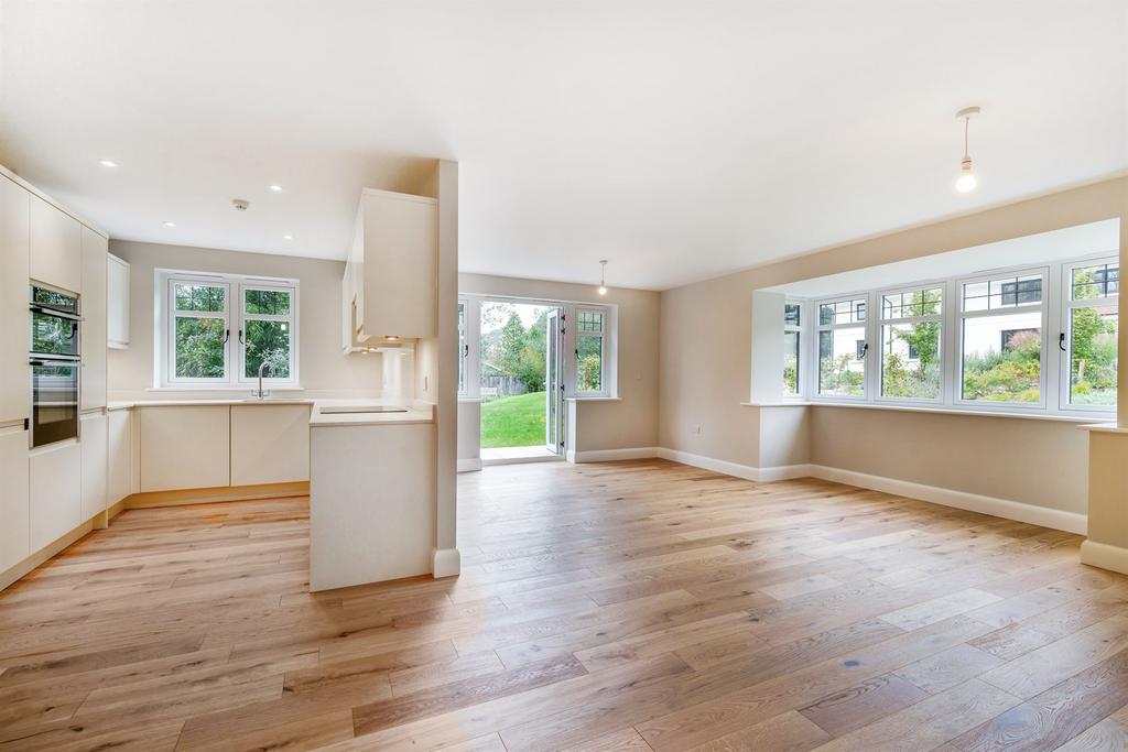 Common Hill, West Chiltington, RH20 1 bed flat £552,500