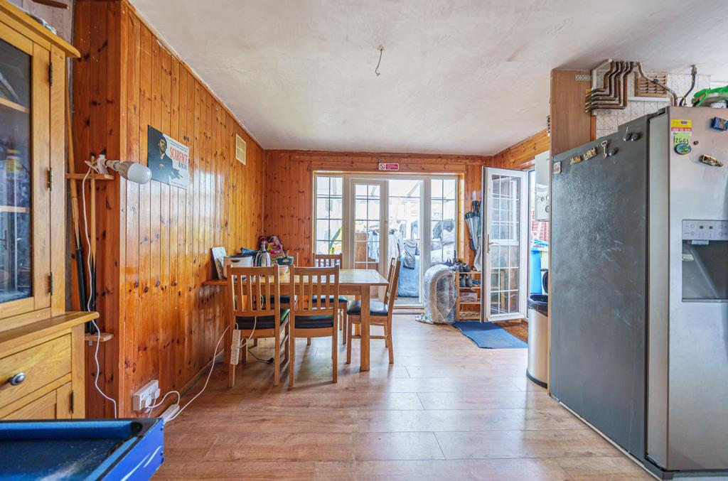 Ballantyne Road, Farnborough, Hampshire, GU14 3 bed terraced house for