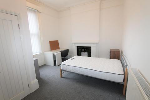 2 bedroom flat to rent, Russell Terrace, Leamington Spa, CV31