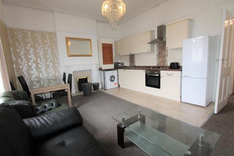 2 bedroom flat to rent, Russell Terrace, Leamington Spa, CV31