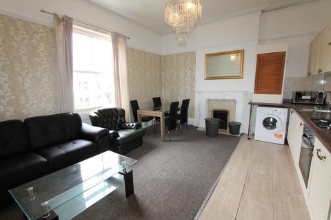 2 bedroom flat to rent, Russell Terrace, Leamington Spa, CV31