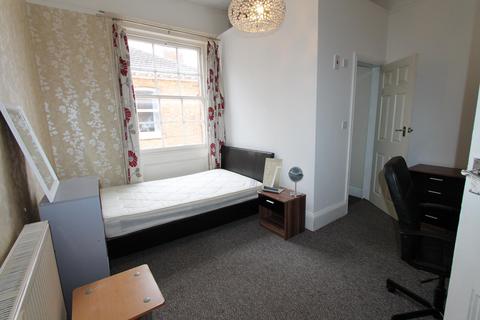 2 bedroom flat to rent, Russell Terrace, Leamington Spa, CV31