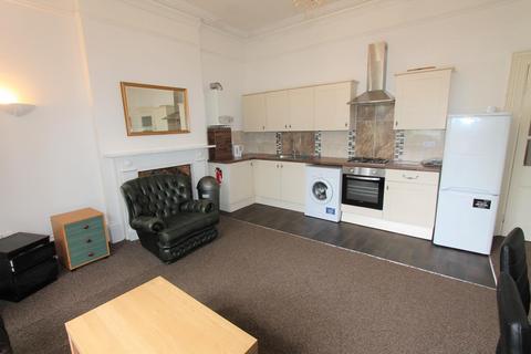 2 bedroom flat to rent, Russell Terrace, Leamington Spa, CV31