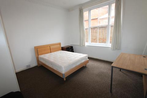 2 bedroom flat to rent, Russell Terrace, Leamington Spa, CV31