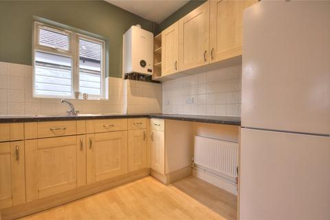 2 bedroom maisonette to rent, High Street, Godalming, Surrey, GU7