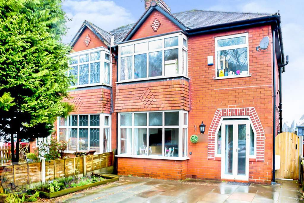 Helmshore Road, Helmshore, BB4 3 bed semidetached house to rent £1,045 pcm (£241 pw)