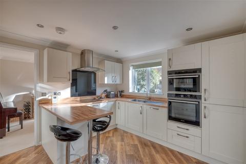 14 Broadfield Gardens, Great Meadow, Worcester, WR4 0DP