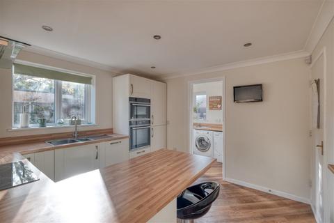 14 Broadfield Gardens, Great Meadow, Worcester, WR4 0DP