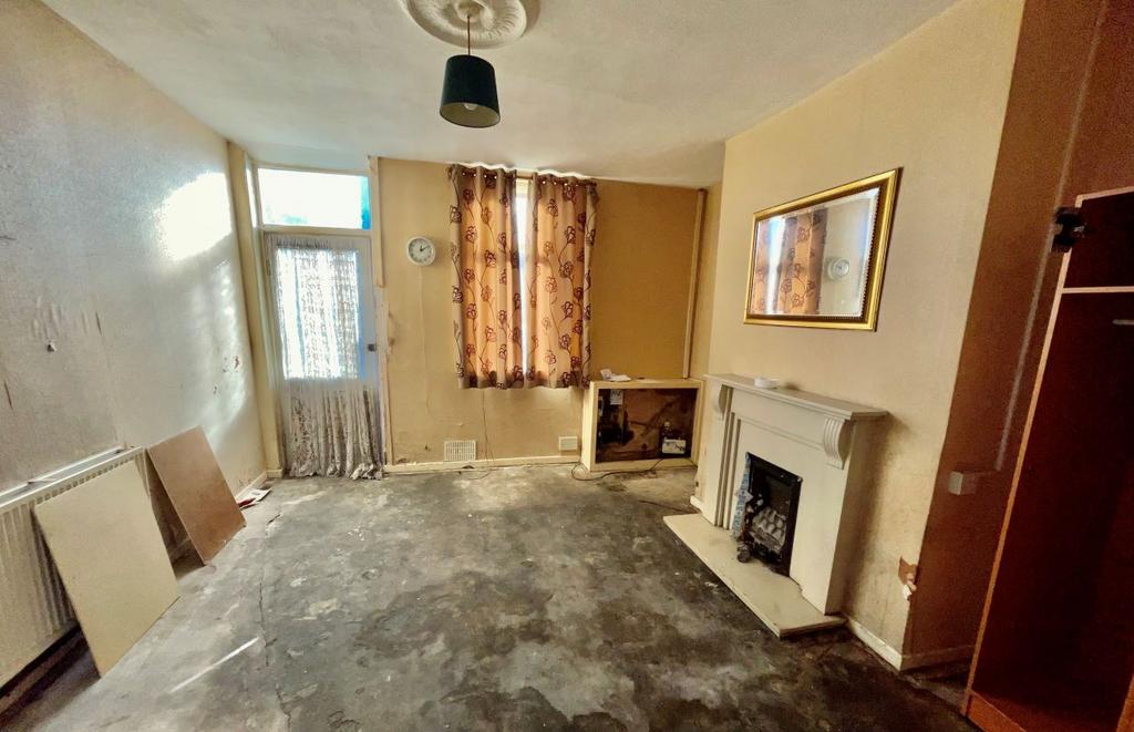 118 Berrys Lane, St. Helens... 2 bed terraced house £20,000