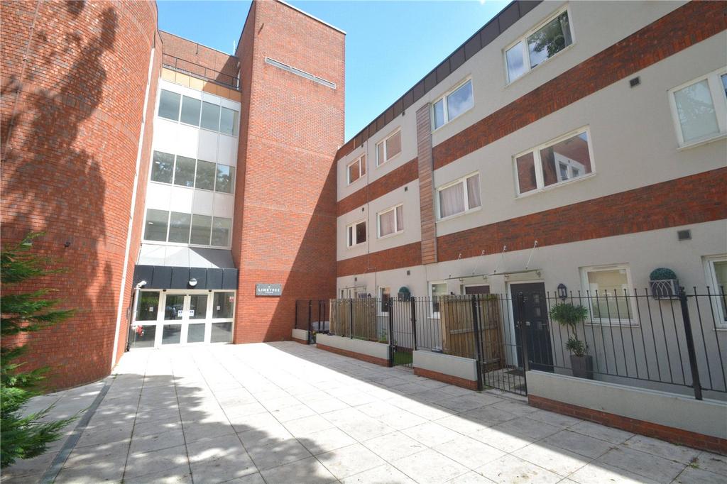 Collingwood Road, Witham, Essex, CM8 2 bed apartment for sale £190,000