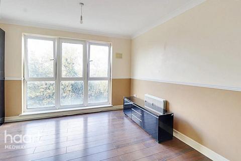 2 bedroom apartment to rent, Admirals Way, Gravesend
