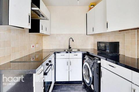2 bedroom apartment to rent, Admirals Way, Gravesend