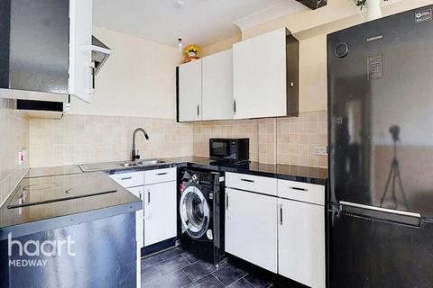 2 bedroom apartment to rent, Admirals Way, Gravesend