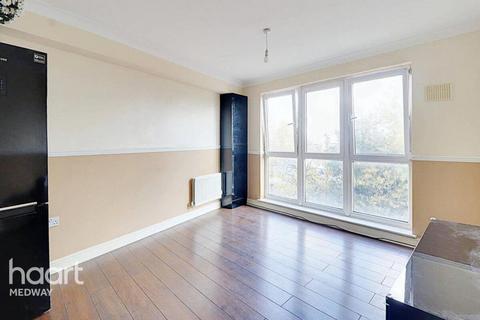 2 bedroom apartment to rent, Admirals Way, Gravesend