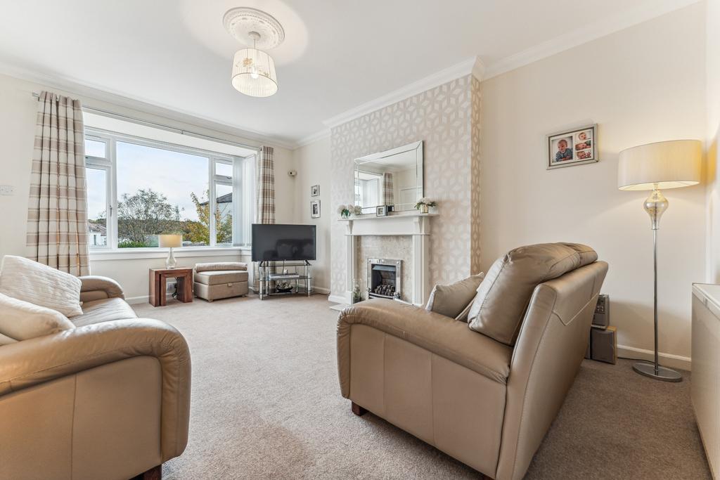 Stamperland Drive, Clarkston, Glasgow, G76 8HB 2 bed end of terrace