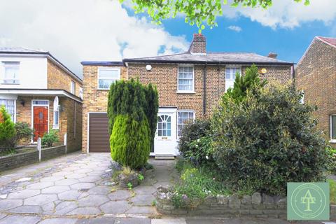 3 bedroom semi-detached house for sale, Avenue Road, London, N14