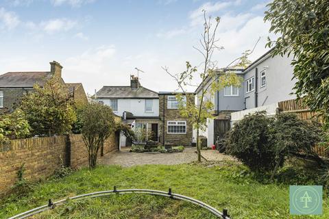 17 Avenue Road, London, N14 4DA