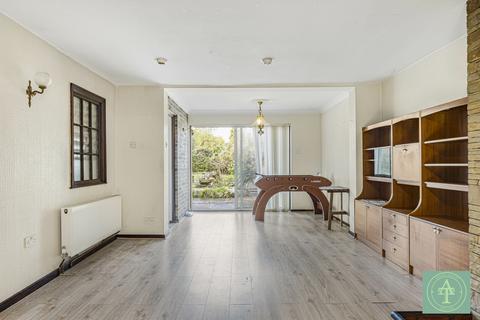 17 Avenue Road, London, N14 4DA