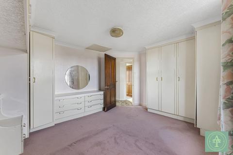 17 Avenue Road, London, N14 4DA