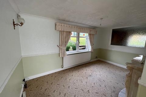 8 Highlands Close, Tonyrefail, Porth, CF39 8NL