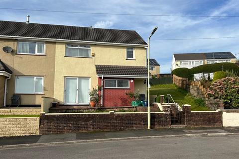 8 Highlands Close, Tonyrefail, Porth, CF39 8NL