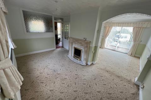 8 Highlands Close, Tonyrefail, Porth, CF39 8NL