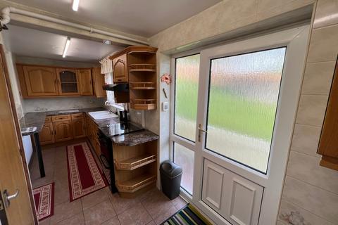 8 Highlands Close, Tonyrefail, Porth, CF39 8NL