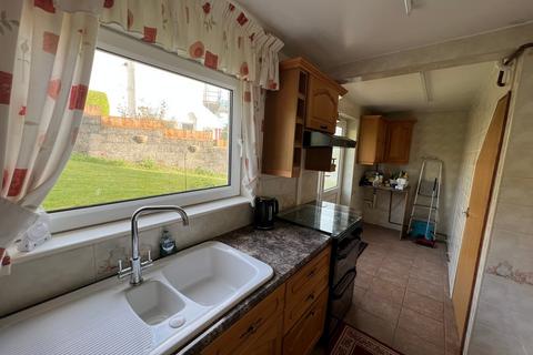 8 Highlands Close, Tonyrefail, Porth, CF39 8NL
