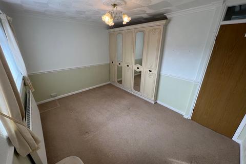 8 Highlands Close, Tonyrefail, Porth, CF39 8NL