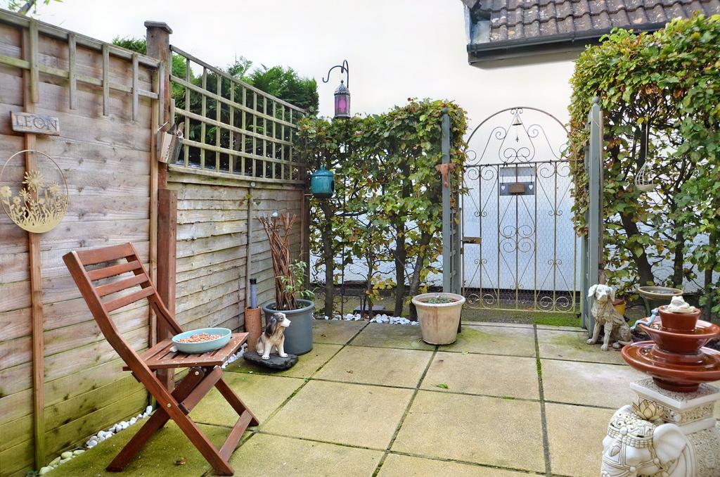Longmeadow, Broadclyst, Exeter, Devon, EX5 2 bed terraced house for