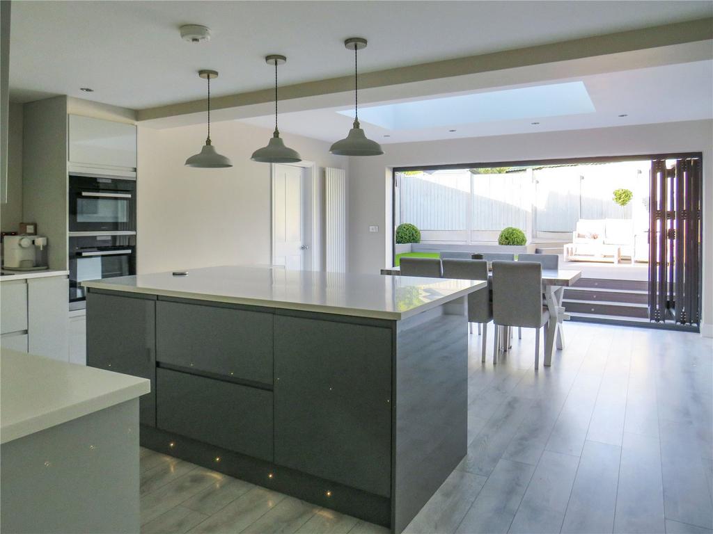 Maldon Road, Margaretting, Ingatestone, Essex, CM4 3 bed semidetached