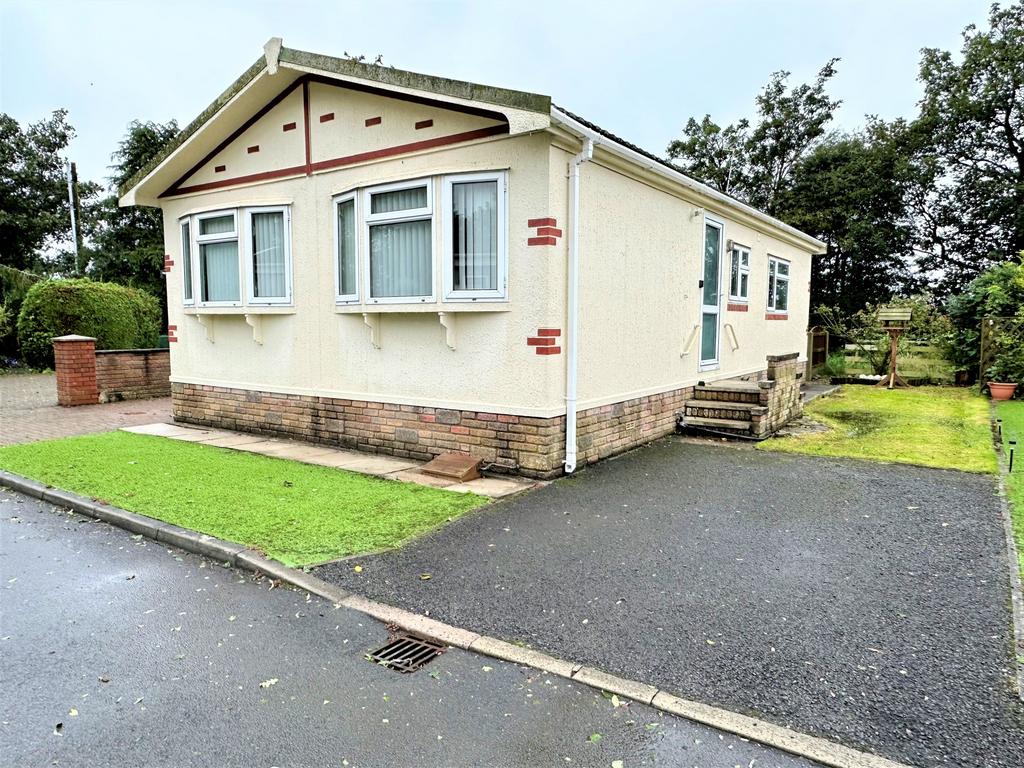Woodside Park, PoultonleFylde FY6 2 bed park home for sale £130,000