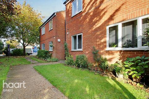2 bedroom maisonette to rent, Tyssen Place, South ockendon